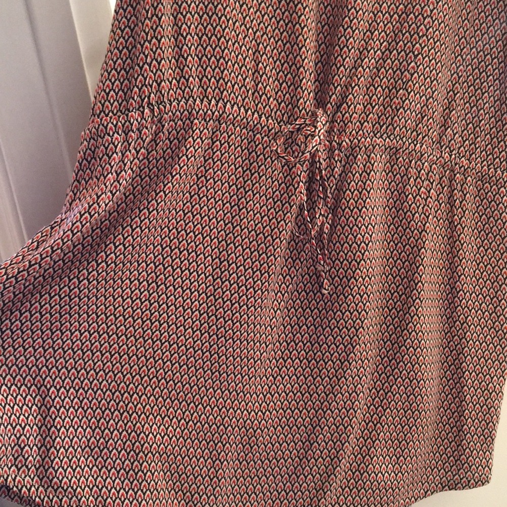 Patterned quarter-sleeved dress with tie